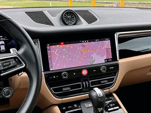 Used 2022 Porsche Macan image 6