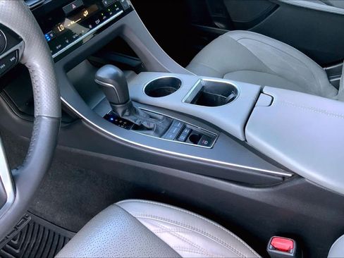 Used 2019 Toyota Avalon Limited FWD image 16