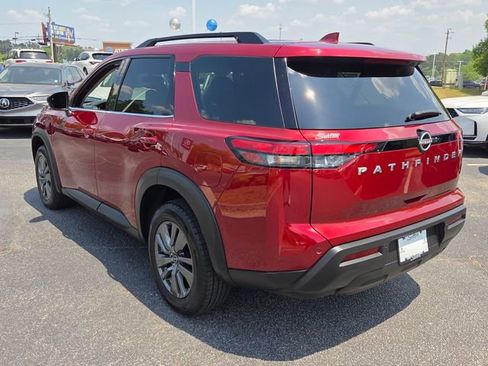 Used 2025 Nissan Pathfinder SV FWD image 11