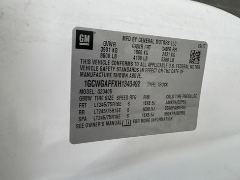 Used 2017 Chevrolet Express 2500 RWD image 21