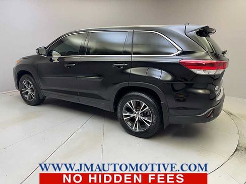 Used 2017 Toyota Highlander Plus AWD/4WD image 3