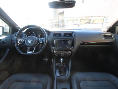 Used 2017 Volkswagen Jetta GLI FWD image 13