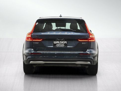 Used 2023 Volvo V60 B5 Cross Country Plus w/ Climate Package AWD/4WD image 4