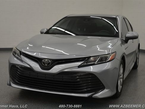 Used 2018 Toyota Camry LE image 1