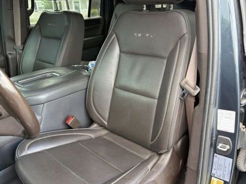 Used 2021 GMC Yukon XL Denali w/ Denali Premium Package AWD/4WD image 9