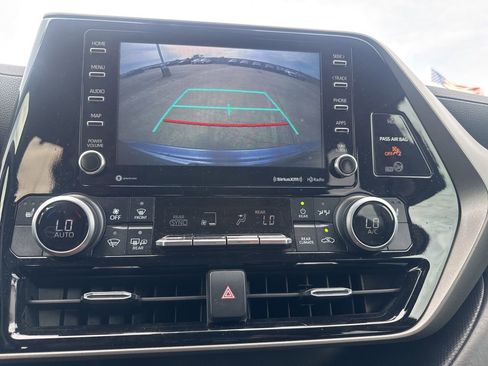 Used 2021 Toyota Highlander XLE FWD image 46