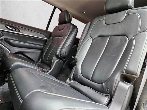 Used 2022 Jeep Grand Cherokee L Limited image 17