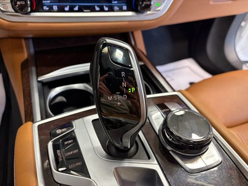 Used 2017 BMW 750i xDrive AWD/4WD image 22