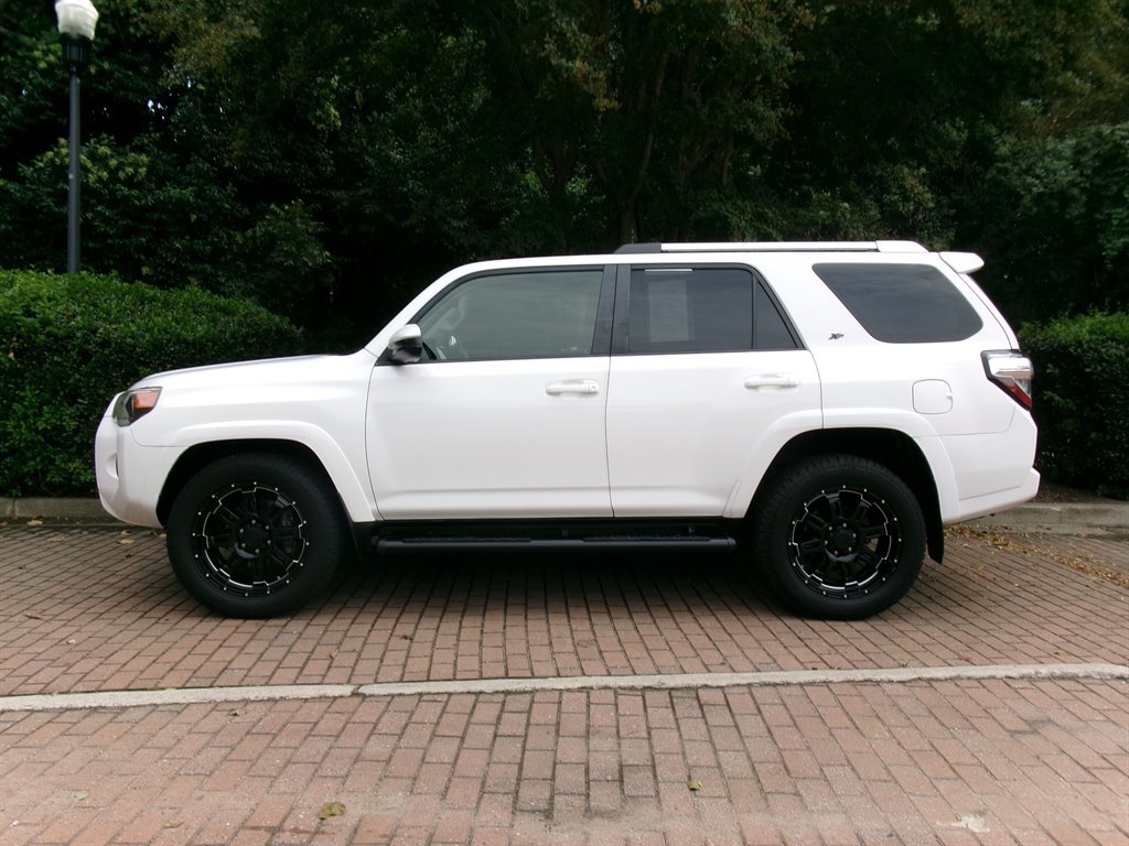 Used 2016 Toyota 4Runner SR5 RWD image 4