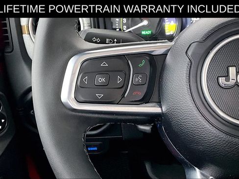 Used 2025 Jeep Wrangler Unlimited Sahara AWD/4WD image 24