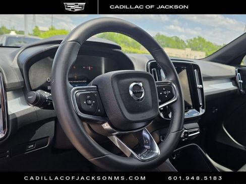 Used 2024 Volvo XC40 B5 Core image 10