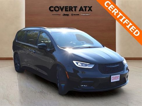 Used 2025 Chrysler Pacifica Limited image 7