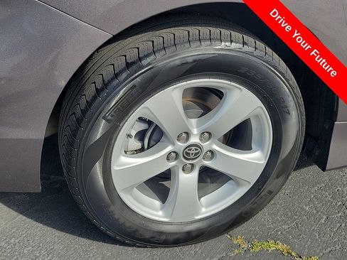 Used 2020 Toyota Sienna L w/ Carpet Mat Package FWD image 25