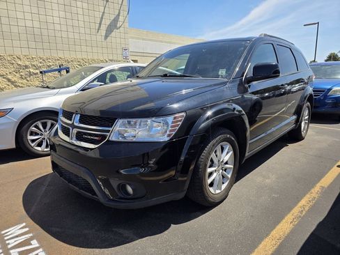 Used 2019 Dodge Journey SE FWD image 2