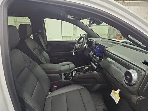 New 2024 Chevrolet Colorado LT w/ LT Convenience Package III image 2