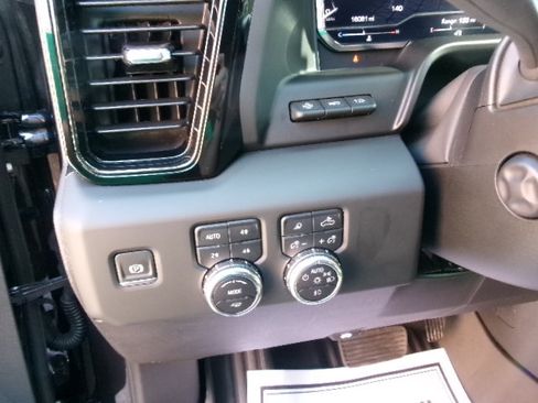Used 2024 GMC Sierra 1500 AT4 w/ Technology Package AWD/4WD image 21