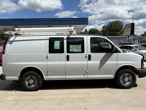 Used 2014 Chevrolet Express 2500 RWD image 5