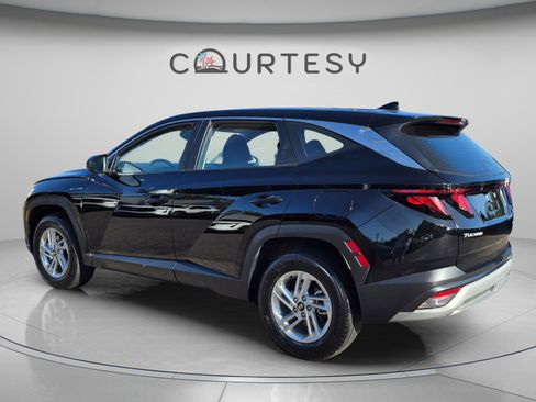Certified 2025 Hyundai Tucson SE AWD/4WD image 3
