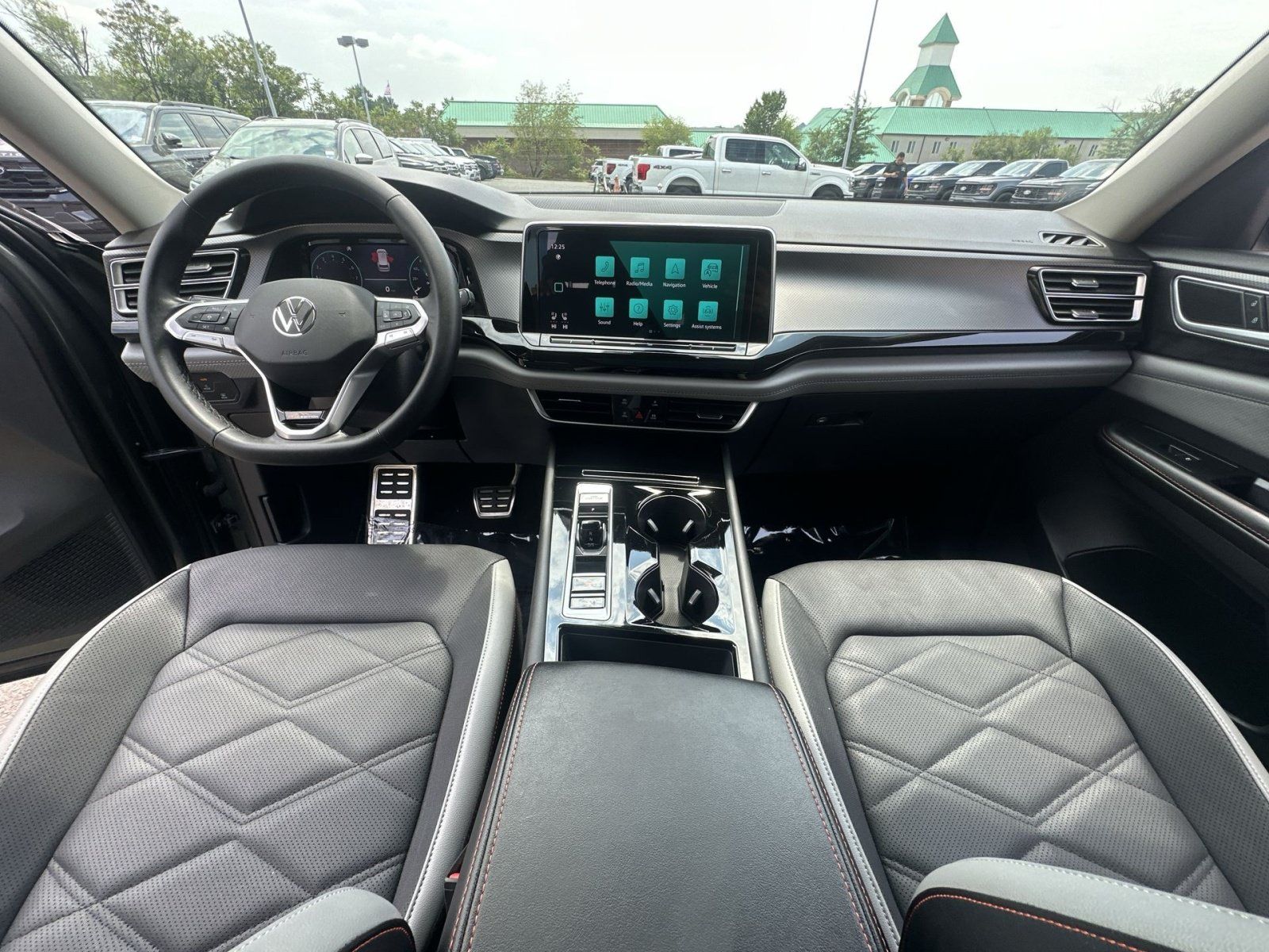 Used 2025 Volkswagen Atlas Peak Edition SE AWD/4WD image 30