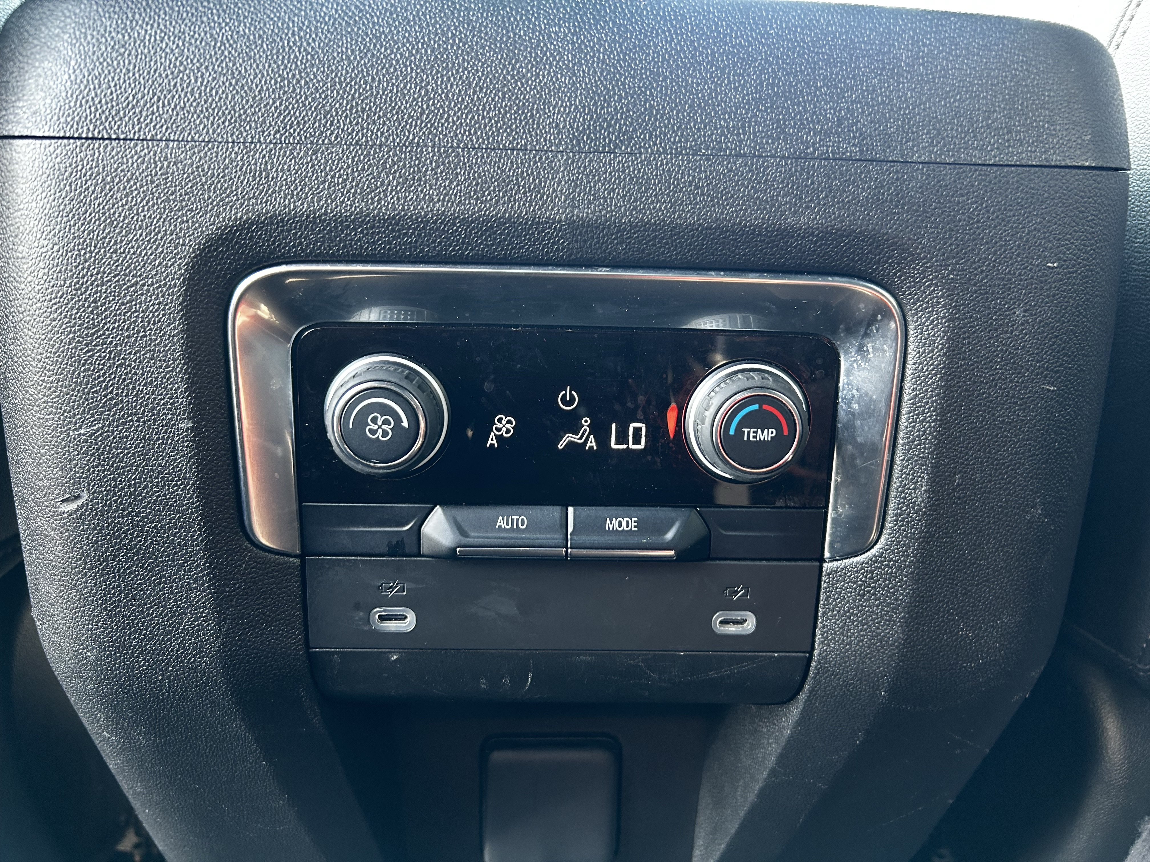 Used 2024 Chevrolet Tahoe LT AWD/4WD image 22