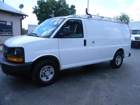 Used 2015 Chevrolet Express 2500 RWD image 2