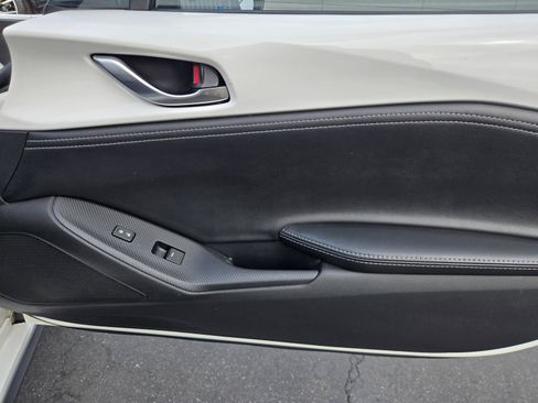 Used 2020 MAZDA MX-5 Miata RF Club RWD image 28