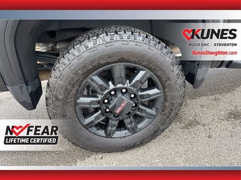 Used 2025 GMC Sierra 2500 AT4 image 14