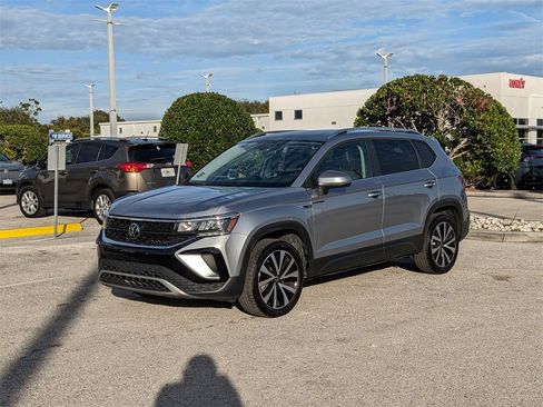 Certified 2023 Volkswagen Taos SE image 3