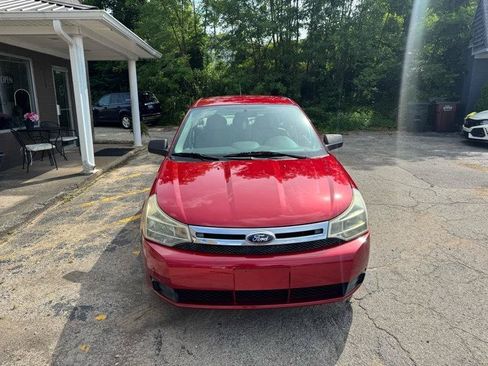 Used 2010 Ford Focus SE FWD image 2