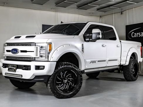Used 2019 Ford F250 Lariat w/ Lariat Ultimate Package AWD/4WD image 3