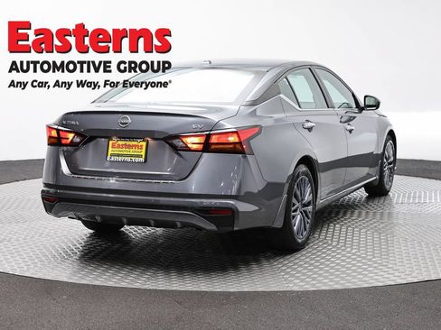 Used 2023 Nissan Altima 2.5 SV FWD image 5