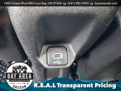 Used 2023 Jeep Renegade Trailhawk AWD/4WD image 17