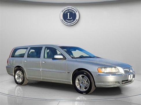 Used 2006 Volvo V70 2.5T image 1