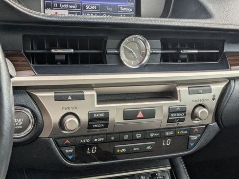 Used 2016 Lexus ES 350 w/ Luxury Package w/Wood Trim FWD image 15