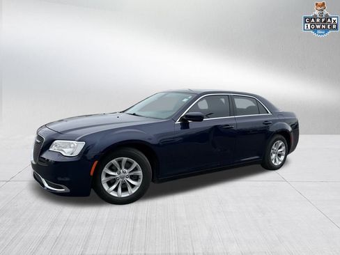 Used 2016 Chrysler 300 Limited image 1