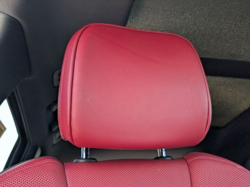 Used 2023 Porsche Macan image 18