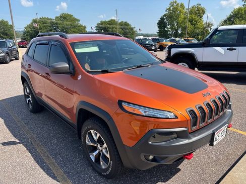 Used 2015 Jeep Cherokee Trailhawk w/ Cold Weather Group AWD/4WD image 4