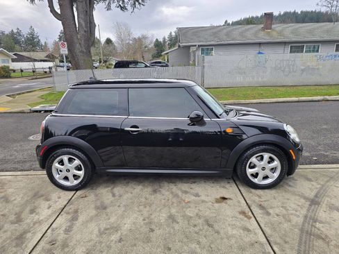 Used 2010 MINI Cooper Hardtop image 4