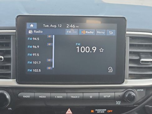 Used 2022 Hyundai Venue SE image 17
