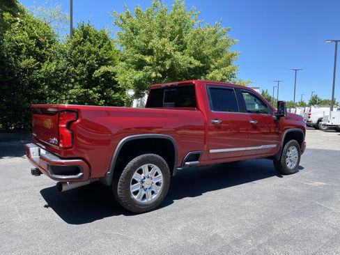 Used 2024 Chevrolet Silverado 2500 High Country w/ Technology Package AWD/4WD image 9