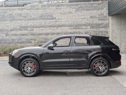New 2026 Porsche Cayenne S image 2
