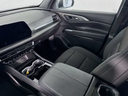 Used 2024 Chevrolet Traverse LT FWD image 24