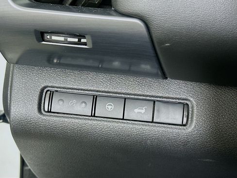 Used 2023 Nissan Pathfinder SL w/ Black Appearance Package FWD image 17