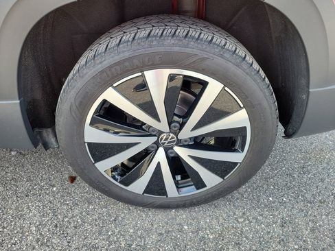 Certified 2023 Volkswagen Taos SE w/ Panoramic Sunroof Package image 29