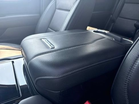 Used 2025 GMC Yukon Denali AWD/4WD image 18