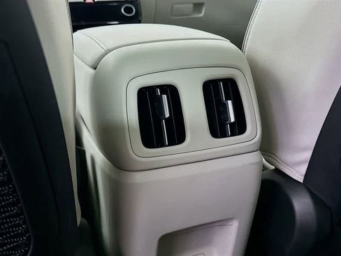 Used 2025 Hyundai Tucson Limited FWD image 13