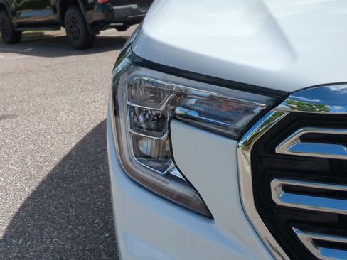 Used 2023 GMC Terrain SLT AWD/4WD image 10