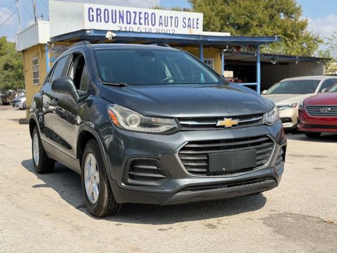 Used 2018 Chevrolet Trax LT w/ LT Convenience Package image 1