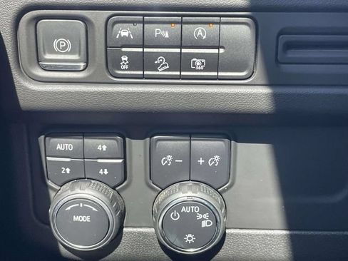 Used 2023 Chevrolet Tahoe Z71 w/ Luxury Package AWD/4WD image 26