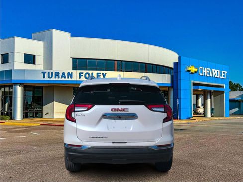 Used 2022 GMC Terrain SLT w/ LPO, Floor Liner Package image 4